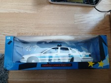 en boite 1/18  ut model police