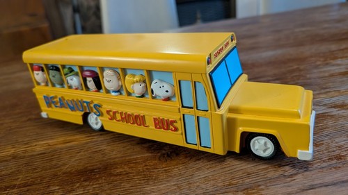Tirelire bus scolaire snoopy - tirelire,