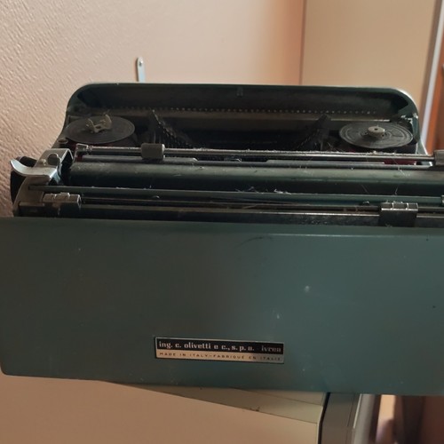 Olivetti machine écrire - à,