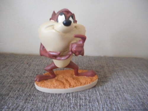 F48 figurine warner - f48,