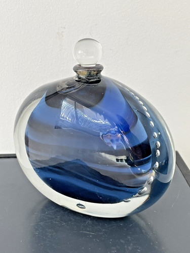 Flacon verre soufflé - , signé