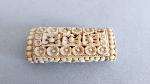Tabatière sculptée époque