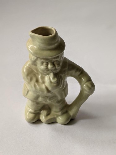 Pichet ancien homme poterie