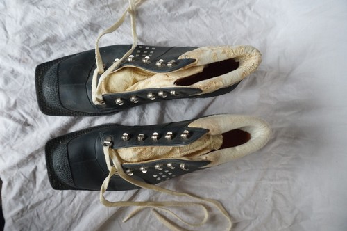 Anciennes chaussures ski de - anciennes,