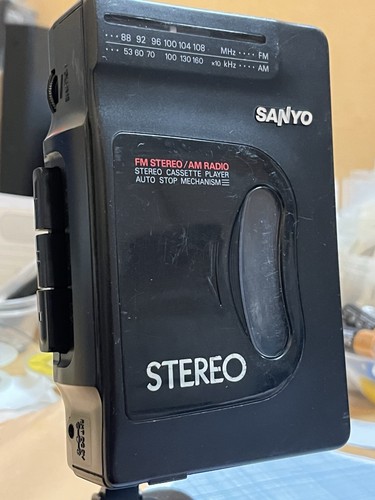 Sanyo portable radio cassette - radio,