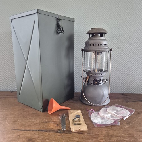 Ancienne lampe pétrole - lampe,