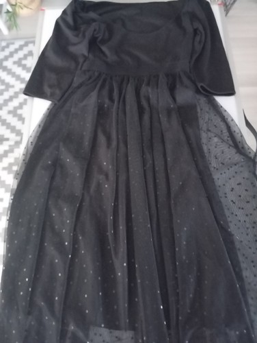 Robe noire élégante avec