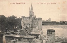 17 LA ROCHELLE LA PORTE DES DEUX MOULINS