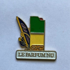 53 - Pin's BIC LE PERFUM NU - LIGHTER SHAPED BOTTLE