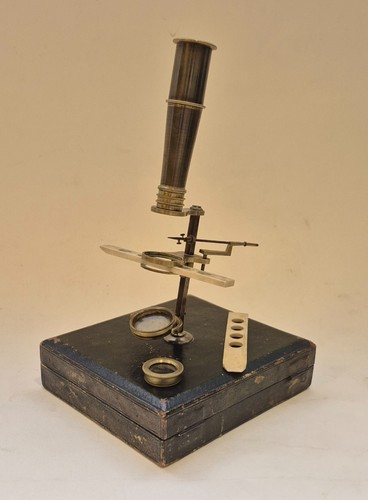 Petit microscope type - petit,
