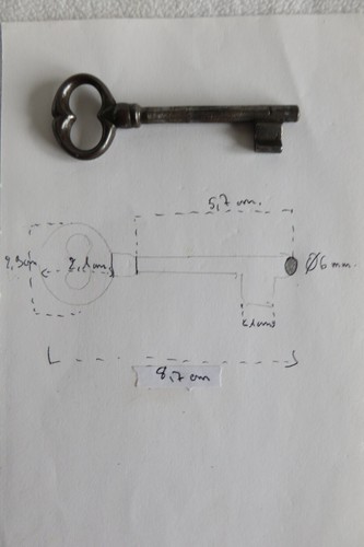 Ancienne clef - ,