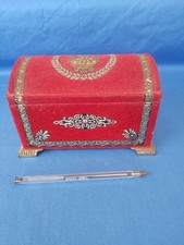 Ancienne Boîte En Fer Forme Coffre De Caramel Fourré Jamin Feutrine Rouge