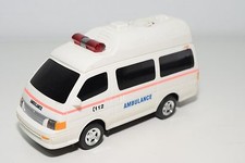 AMBULANCE TOYOTA HIACE EN PLASTIQUE EXCELLENT ÉTAT