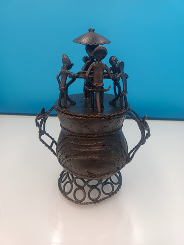 Pot bronze figurant roi - pot,