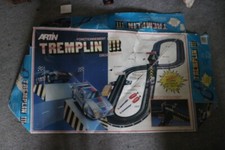 ancien jouet circuit routier 2 voitures bolide ARTIN TREMPLIN BMW M1 PORSCHE 959