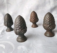 4 Anciennes Pommes de pin en