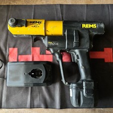 Sertisseuse Rems Akku Press