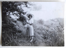 Young Woman Nature Country Straw Hat - Old Photo Snapshot Japan