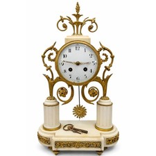 Pendule portique de style