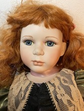 GRANDE POUPÉE PORCELAINE