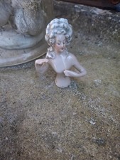 DEMI FIGURINE PORCELAINE