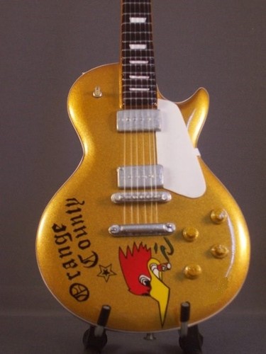 Miniature guitar for social - miniature,
