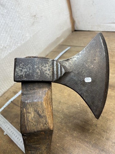 Hache droitier outil ancien - droitier,