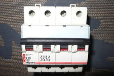 DISJONCTEUR TETRAPOLAIRE 4POLES 10A COURBE D, 10AMPERES LEGRAND PC.10KA.