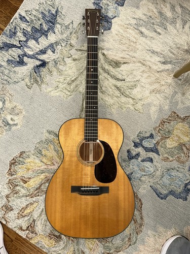 Martin acoustic guitar - 00-18,