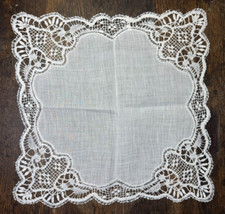 DENTELLE ANCIENNE -  MOUCHOIR