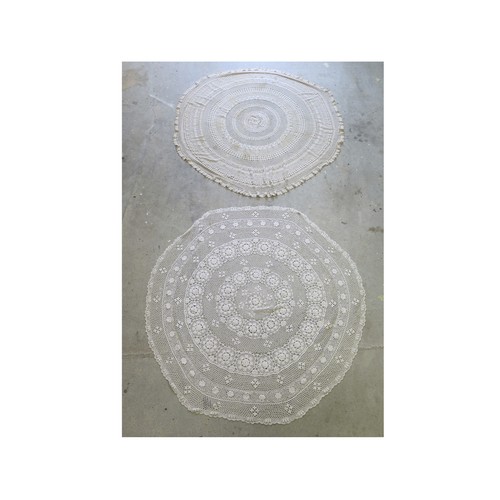 Deux nappes rondes crochet - deux, en
