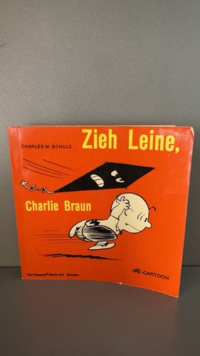 Vtg peanuts book paperback - peanuts,