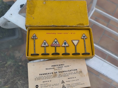 Dinky toys panneaux - toys,