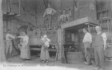 CPA 71 LES VENDANGES EN BOURGOGNE / VIEUX PRESSOIR