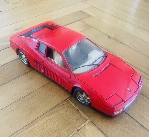 Voiture burago ferrari - 1/18,