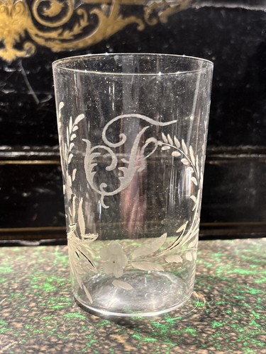 Ancien verre godet gravé - verre,