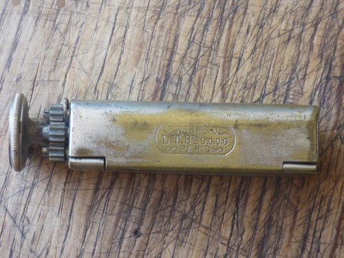 Rouleuse cigarette en - cigarette,
