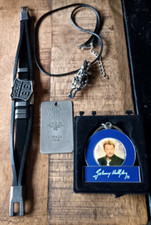 Johnny Hallyday-Lot plaque Lorada, bracelet Cuir route 66, Collier squelette...