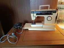 Machine à coudre Singer avec sa table 1950