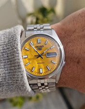 Seiko 5 Automatic 7009 Vibrent yellow