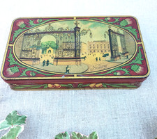 ANCIENNE BOÎTE TÔLE