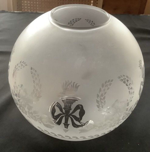 Joli globe lampe pétrole - globe,