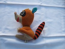 une peluche raton laveur