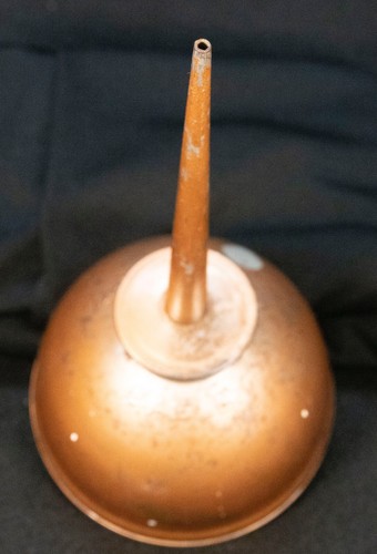 Vintage thumb pump oil - thumb,