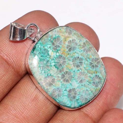 Pendentif corail vert - vert, fossile