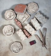 Lot d'anciens moules terre