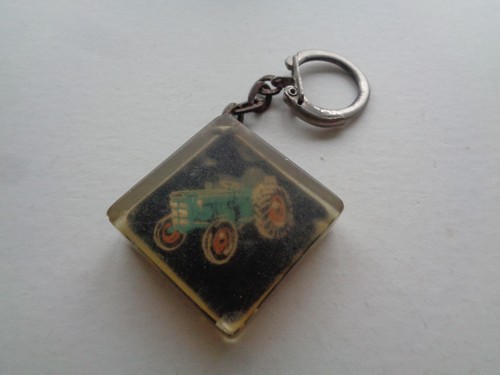 Ancien porte cle resine - porte,