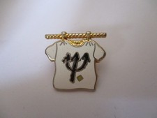 PINS ARTHUS BERTRAND PARIS