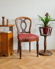 Claude, la chaise en bois