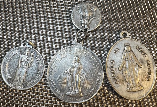 Lot medailles religieuses - de,